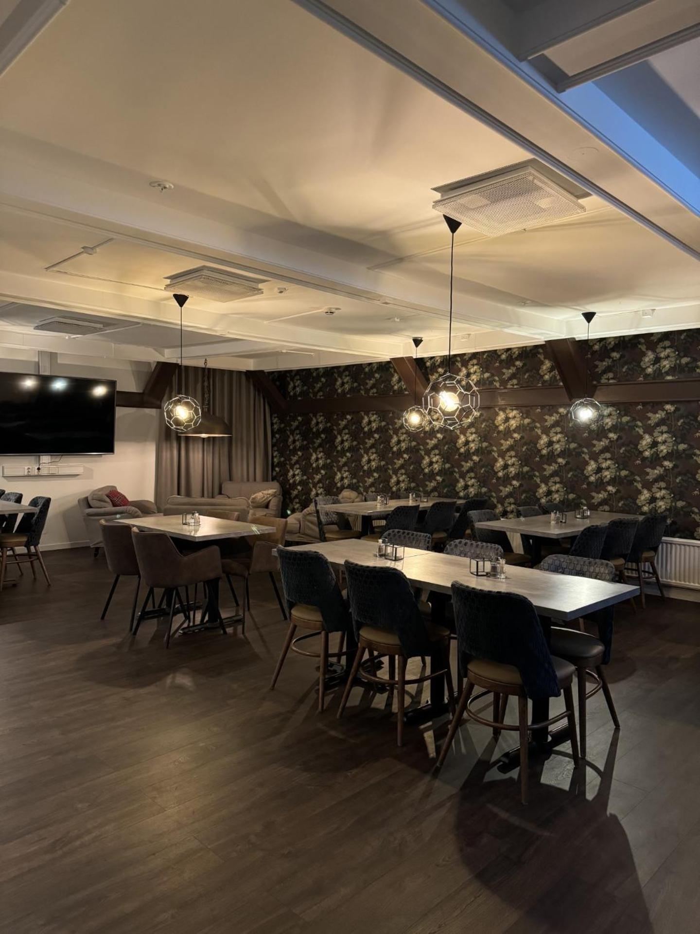 Gylle Hotell & Restaurang Broedernas Borlänge Buitenkant foto